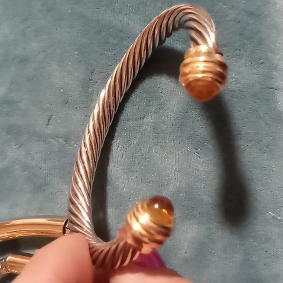 Lot of 4 bracelets 1 Cable cuff, Amber end & 3 expandable silver links. like new - Picture 8 of 10